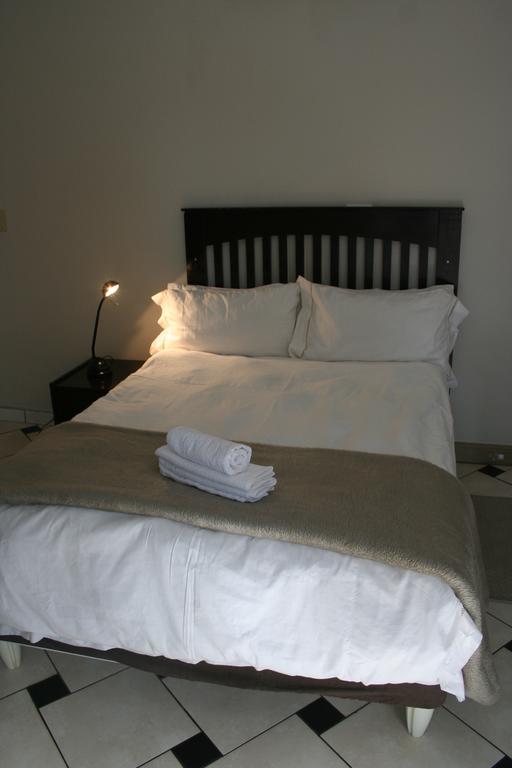 De Vagebond Hotel-Pension วินด์ฮุก ภายนอก รูปภาพ