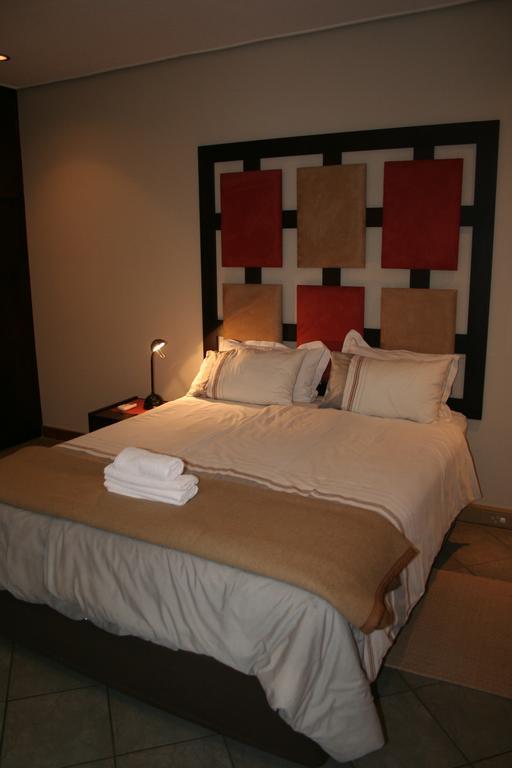 De Vagebond Hotel-Pension วินด์ฮุก ภายนอก รูปภาพ