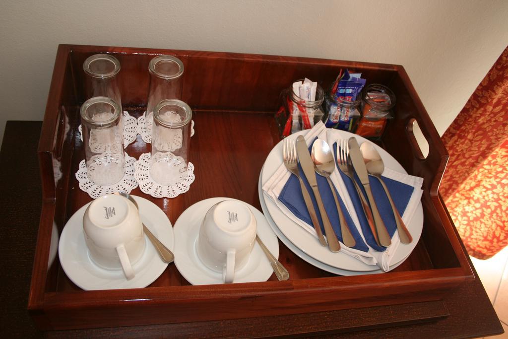 De Vagebond Hotel-Pension วินด์ฮุก ภายนอก รูปภาพ